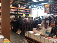 -西西弗书店&矢量咖啡(凯德晶萃广场店)