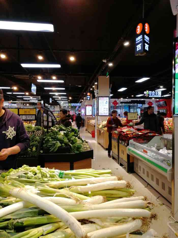 润都生活超市(长安店"住在附近,周围大一点的超市离得都比较远.