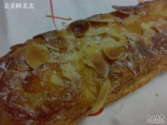 杏仁条，很香的～-西点坊(浦东香格里拉店)