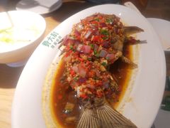 香煎大鲫鱼-费大厨辣椒炒肉(富兴店)