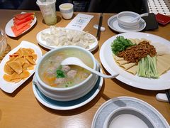 牛肉丸萝卜汤-天怡興·百年蒸饺(中心书城店)
