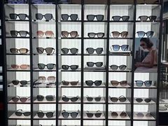 -LensCrafters亮视点(东方新天地店)