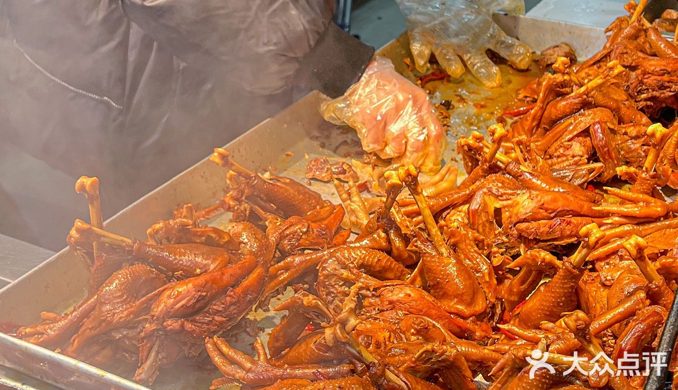 西安回民街的风干麻辣鸡 吃一口就停不下来[调皮]