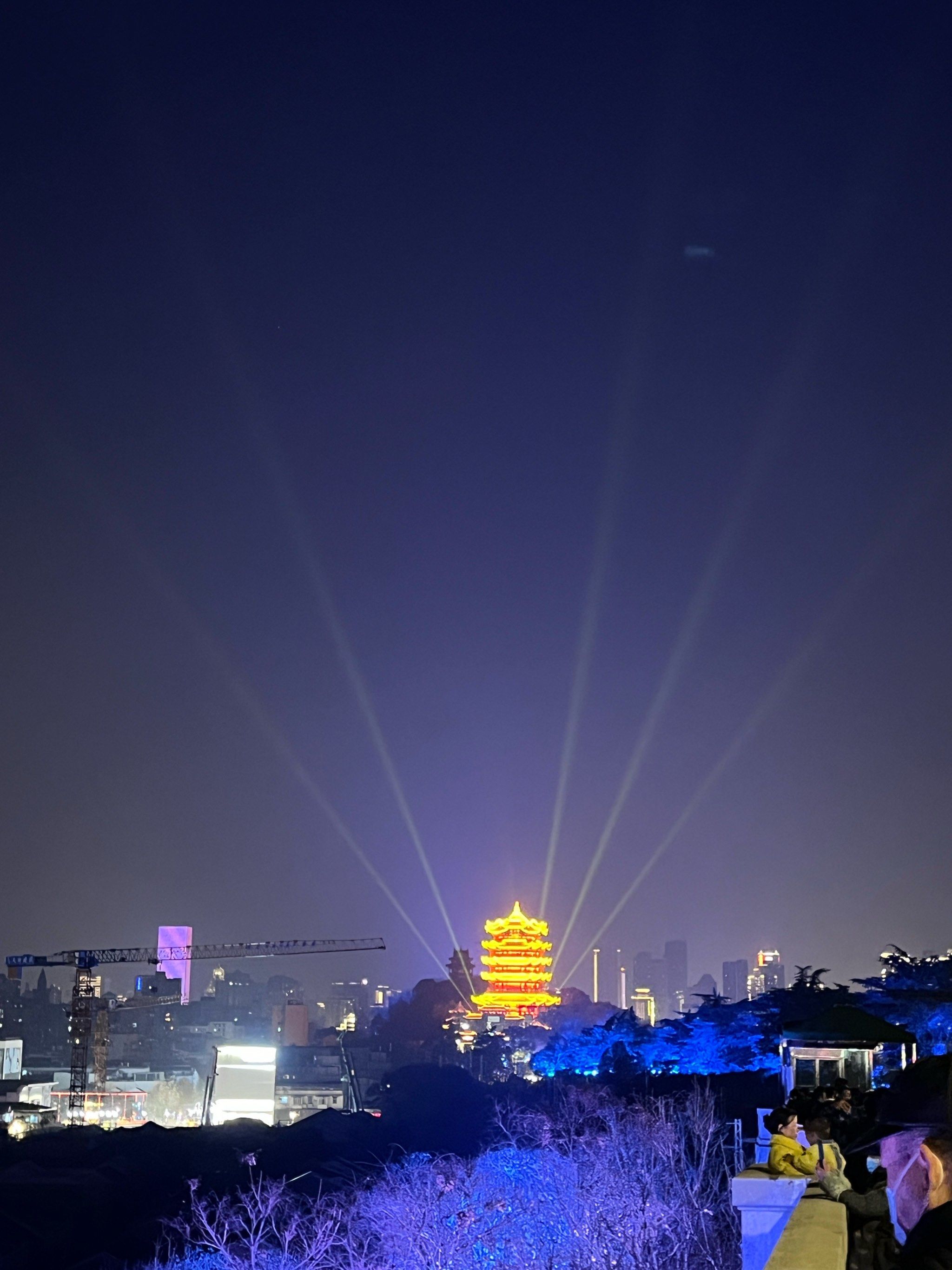 0元玩转这座城夜晚的黄鹤楼是真的漂亮,隔江相望,气势磅礴,来打卡的