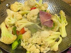 -香巴拉云南餐厅(华莱坞店)