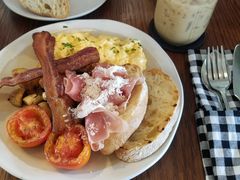 -ROAST coffee & eatery