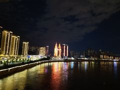 -小天鹅火锅·一线江景洪鼎旗舰店(洪崖洞店)