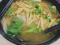 酸辣笋尖粉-龙记桂林米粉(财满街店)