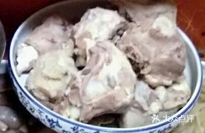 Garlic-Flavored Pork Shank