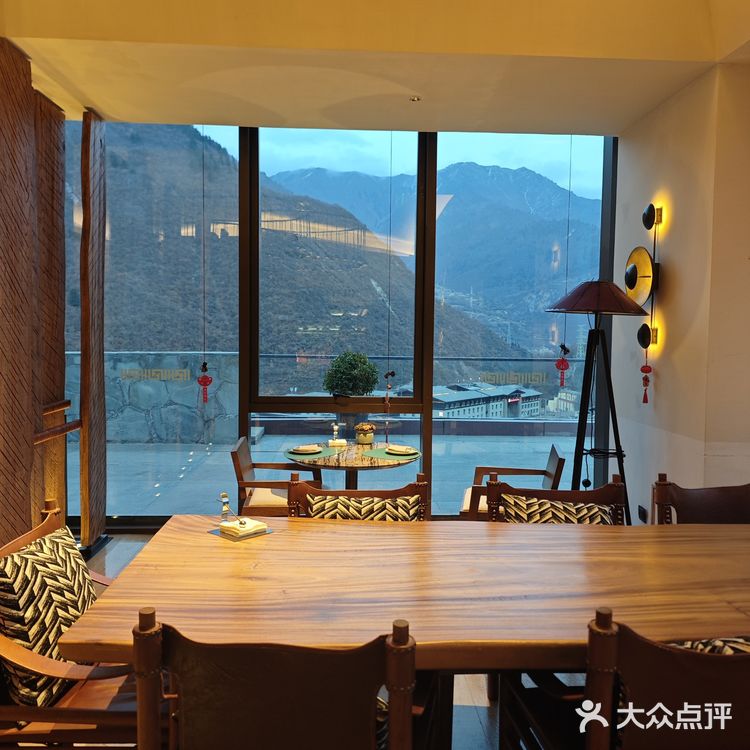 699的牦牛套餐虽然只是两人餐，但是我们三个人去都够了