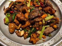 干锅肥肠护心肉-95号酱骨·一块豆腐(展春园西路店)