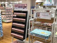 -名创优品(江南新地店)