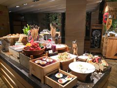 自助取餐区-松山湖凯悦酒店·Café自助餐厅·周末火舞秀表演
