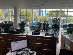 -上海宝信宝马4S店