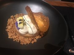 焦糖苹果配山核桃及香草奶油慕斯-AZUL by FUEL蓝色·法式酒馆(琶醍店)