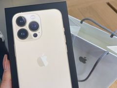 -Apple零售店(华贸购物中心店)