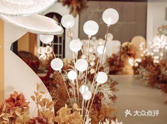 星河滚烫，你是人间理想，夜风寒凉，你是人间火光