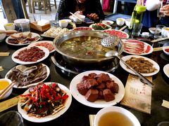 -周老三跷脚牛肉·全牛火锅(非遗传承店)