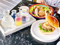 双层牛肉芝士汉堡-The Rug Cafe(王府中环店)