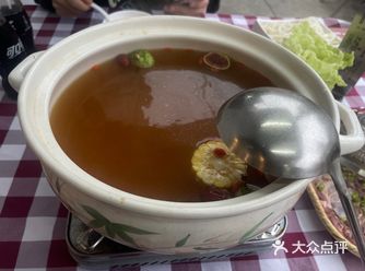 和男朋友来吃了家附近的鸡煲，每次经过都看到很多人排队