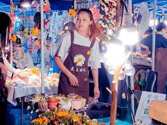-吴山路夜市