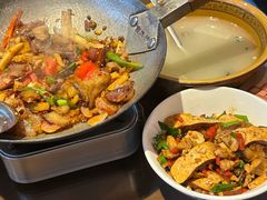 -富正毅三下锅·湘西韵味(天门山索道店)