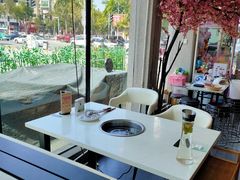 靠窗位-三头牛·潮汕牛肉生蚝火锅 (夏湾店)