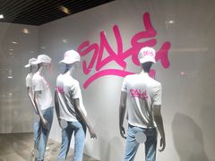 -URBAN REVIVO(高德置地广场·春广场店)