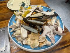 -菌之家·专业纯野生菌火锅·特色炒菌