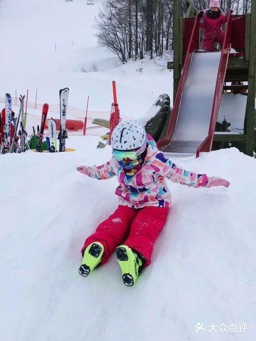 冬日带宝宝运动 领略滑雪的魅力