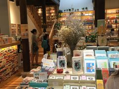 -猫的天空之城概念书店(杭州南宋御街店)