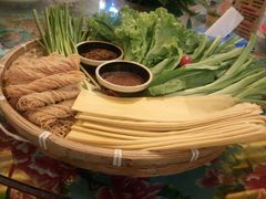 -闯关东东北农家菜(崂山石老人店)