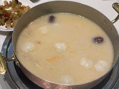 -洪氏嗨捞·广东猪肚鸡·椰子鸡火锅(西咸万象城店)