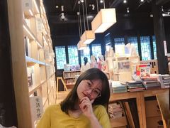 -猫的天空之城概念书店(杭州南宋御街店)