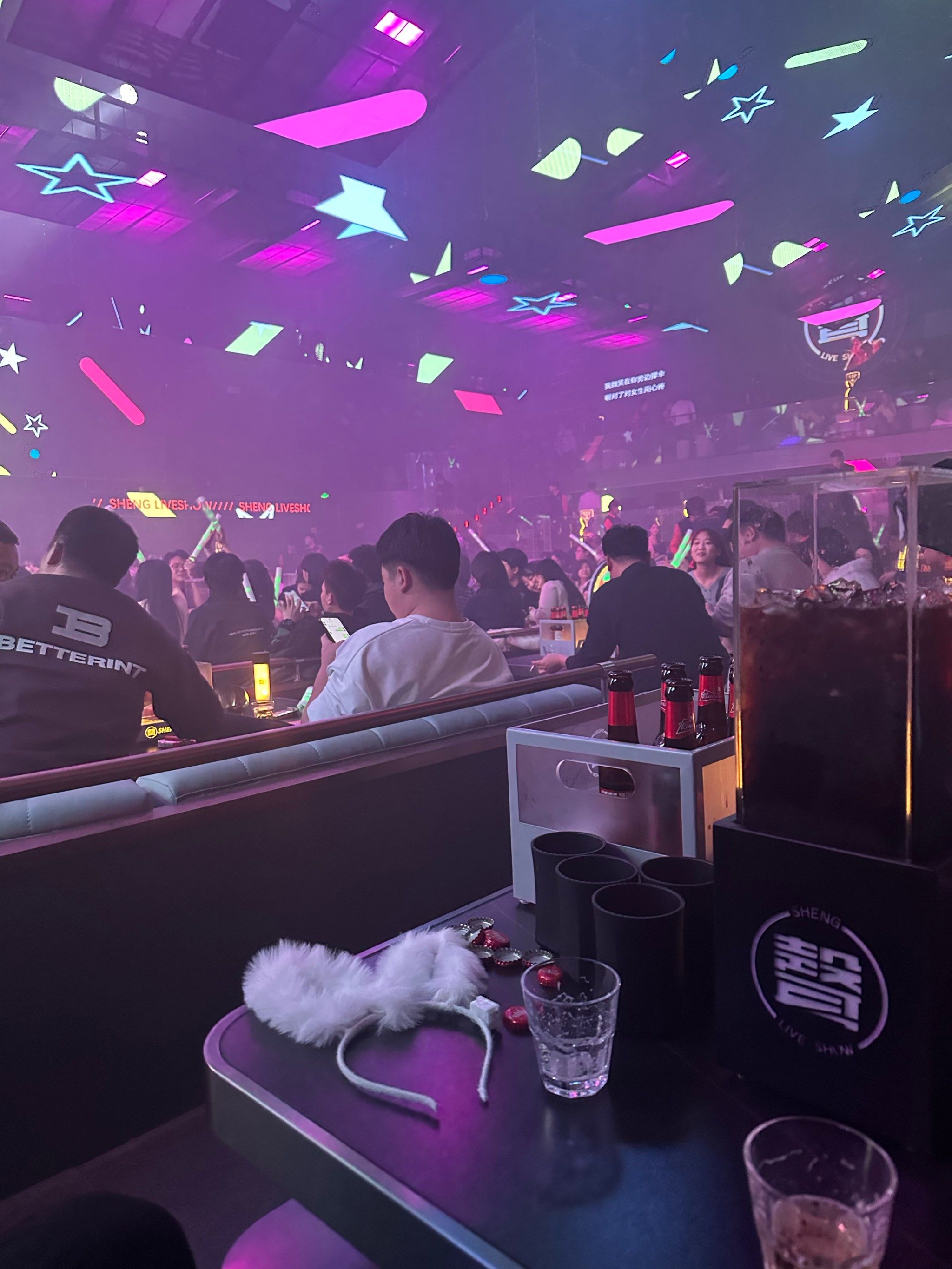 夜店狂欢不思归