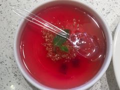 鲜火龙果冰粉-老佛爷铜炉蛙锅(海岸城店)
