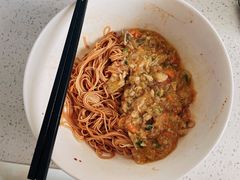 倒入蟹粉-贡梅老面馆·蟹粉面·无锡特色小吃(南长街主推店)