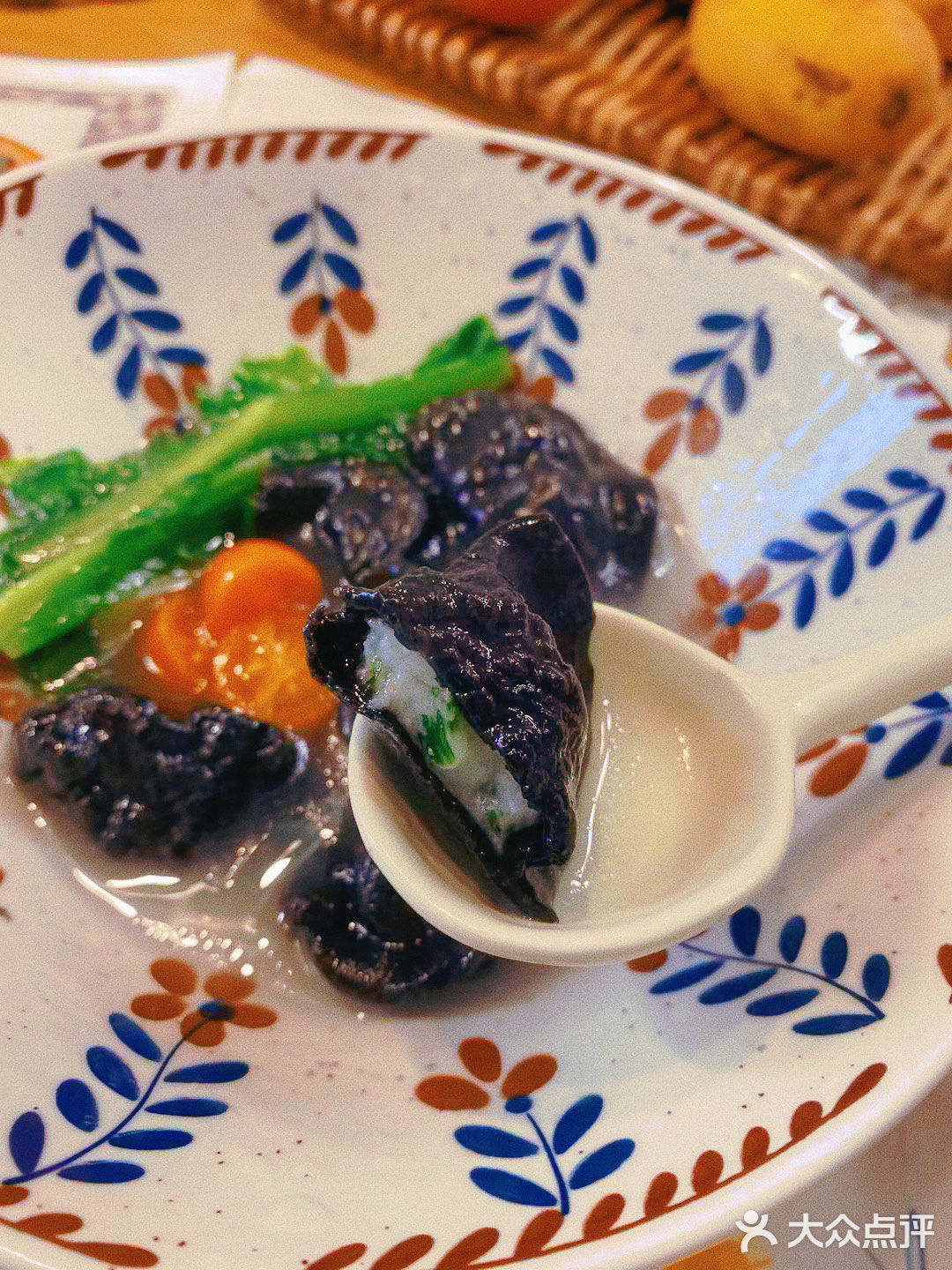 居然有人说乌漆麻黑的不好吃我真的会谢！这口美味懂的自然懂！