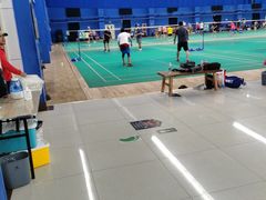 -中地华冠羽毛球俱乐部