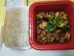 -杨铭宇黄焖鸡(新华路店)