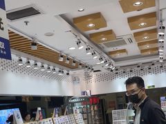-美式眼镜·授权蔡司.依视路.尼康.豪雅.明月(人民广场店)