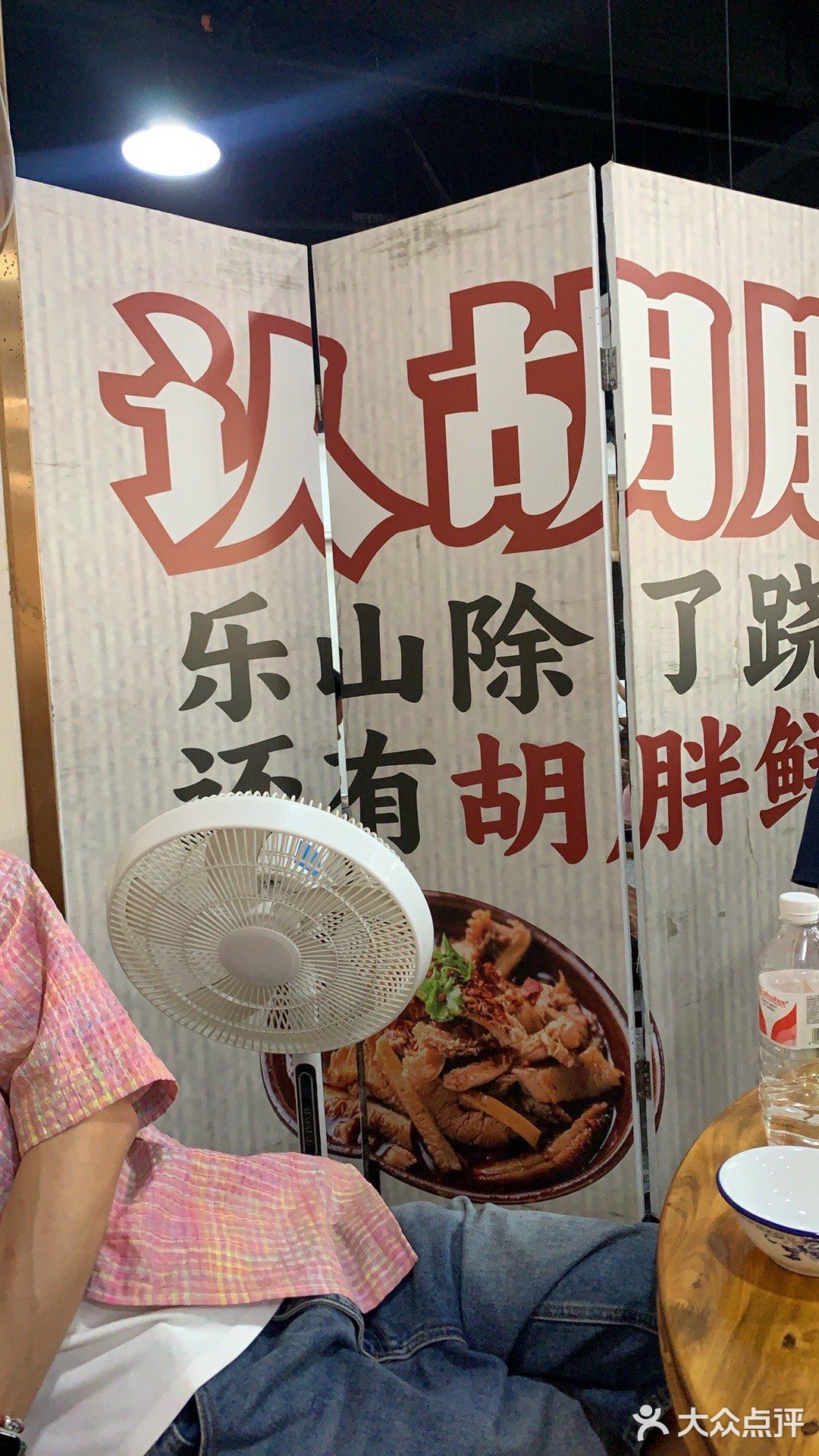 大火烧制,麻辣香气四溢