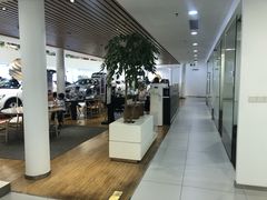 -杭州中沃沃尔沃4S店(滨江区店)