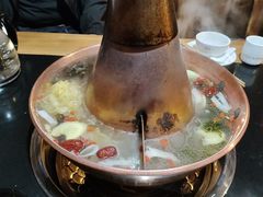 -果松木炭酸菜铜火锅·外婆参鸡汤