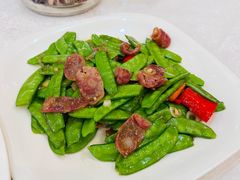 荷兰豆炒腊肉-胜记烧鹅美食