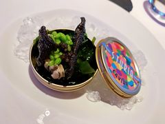生蚝塔塔配鱼子酱及墨鱼汁脆片-AZUR聚(香格里拉饭店)