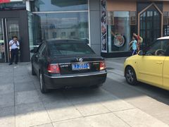 -北京华联万柳购物中心-停车场