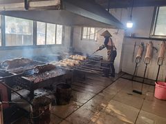 -黄记四更烤乳猪店