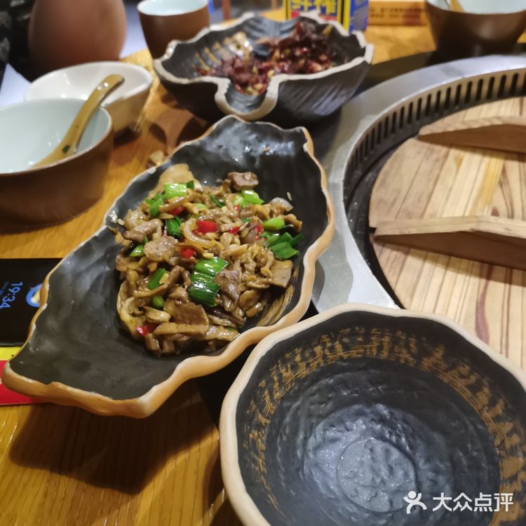 招牌很亮眼，路过就能被吸引到