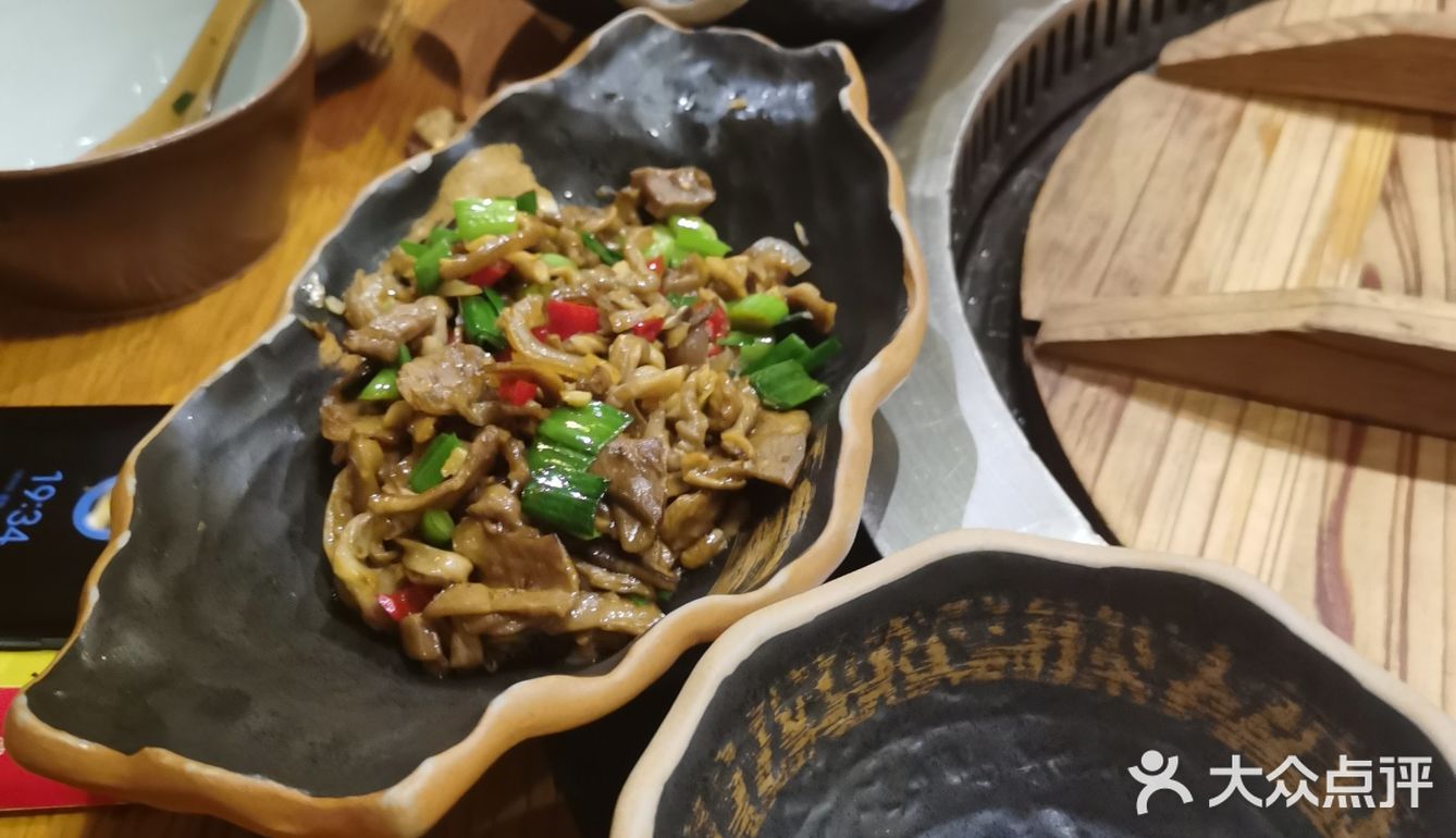 招牌很亮眼，路过就能被吸引到